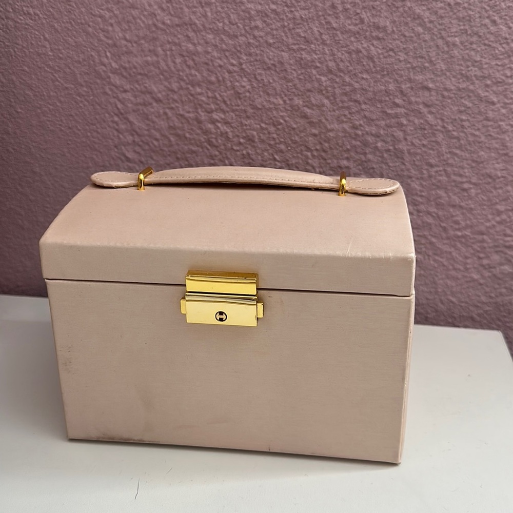 Jewelry organizer